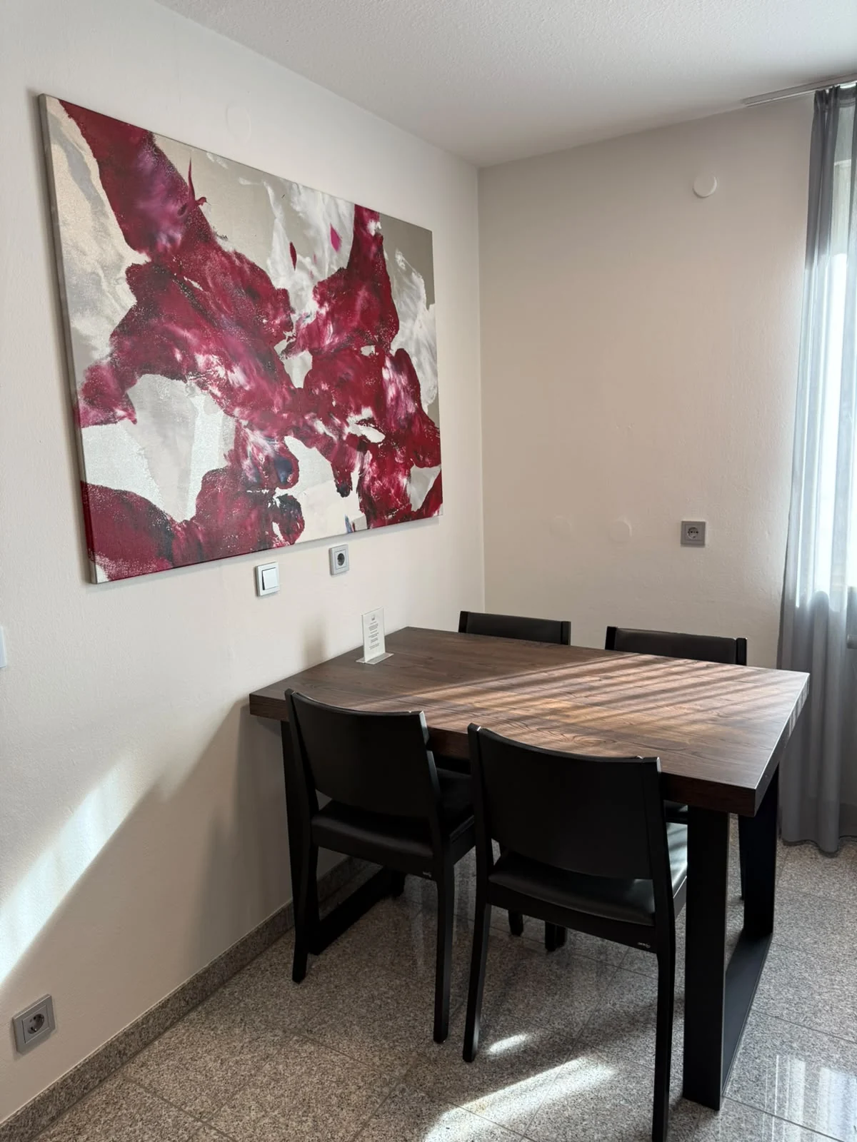 Qube Apartment 813 – Essbereich