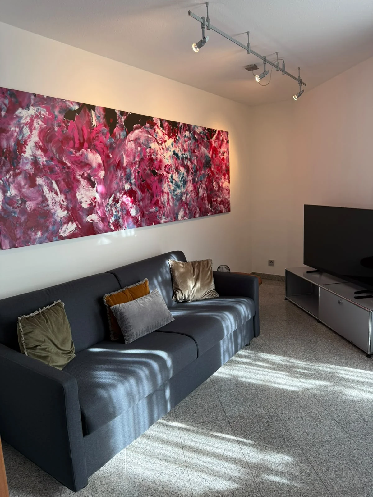 Qube Apartment 813 – Wohnzimmer